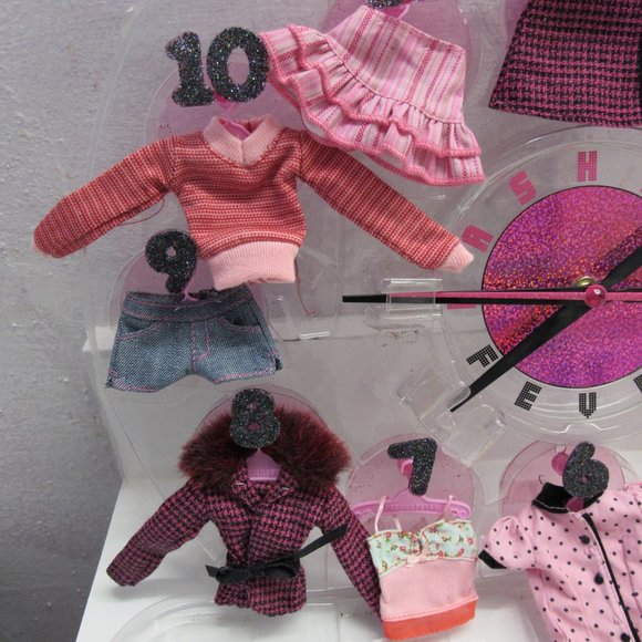 Barbie Fashion Fever Clock - Picture 9 of 16